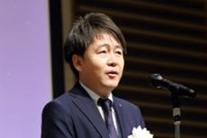 開会宣言する金子大記・第45回学術大会実行委員会委員長