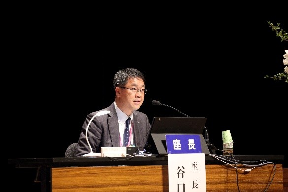 座長