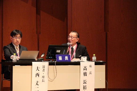 座長