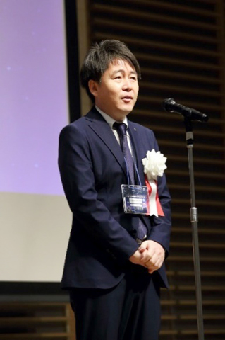 開会宣言する金子大記・第45回学術大会実行委員会委員長
